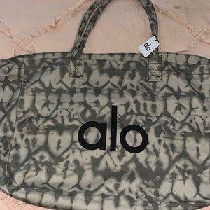ALO Yoga iconic tote bag